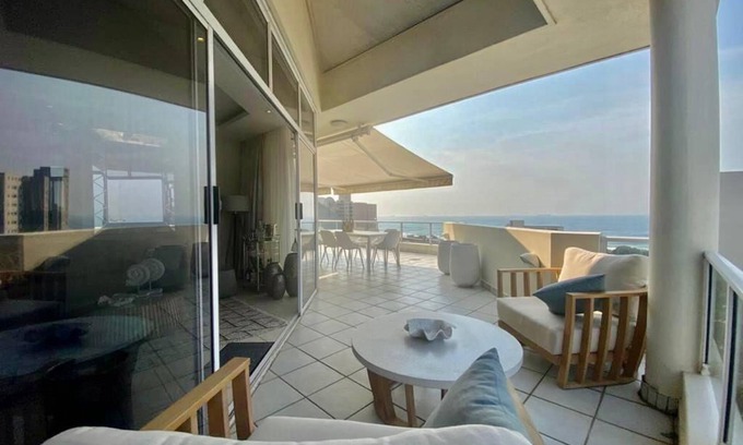 Umhlanga Apartment | Sea facing Contemporary holiday apartment Umhlanga Rocks