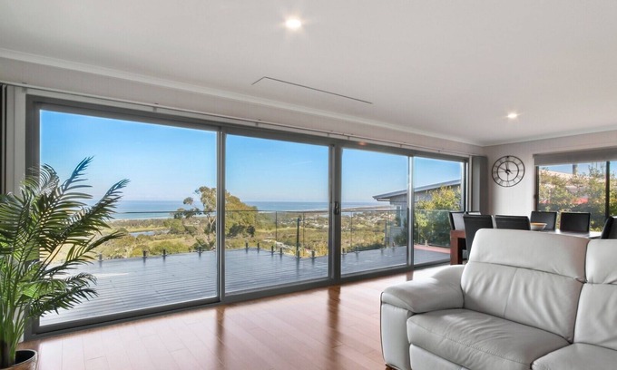 Lakes Entrance House | Sea For Miles - Lakes Entrance
