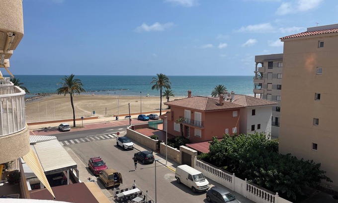 Torreblanca Apartment | Sea front 2-bedroom apartment with al fresco terrace