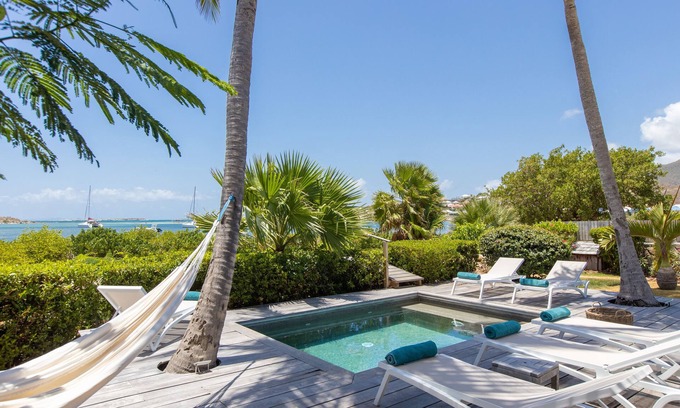 Cul de Sac Villa | SEA FRONT VILLA KIJANI (KARIBUNI properties)