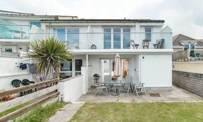Mawgan Porth House | Sea Gem on the beach at Mawgan Porth