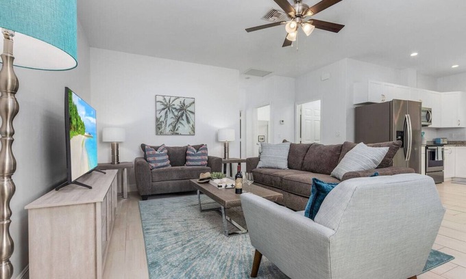 Naples Park House | Sea Gem Retreat. Beach*Wine*Dine*Relax. Repeat!