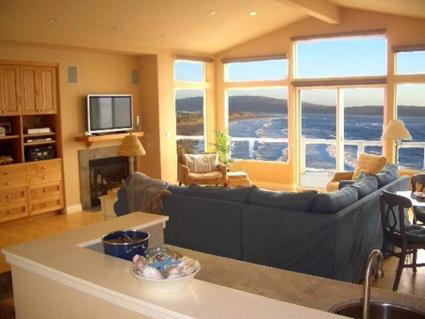 Dillon Beach House | Sea Glass! AMAZING VIEWS! On the Bluff! Walk to Beach! Hot Tub! BBQ! Fast WiFi! A Dillon Beach Jewel!
