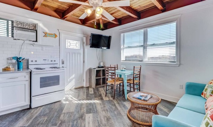 Fernandina Beach Apartment | Sea Glass Cottage #3 | Renovated | Beachfront w/Dune Views | Outdoor Courtyard