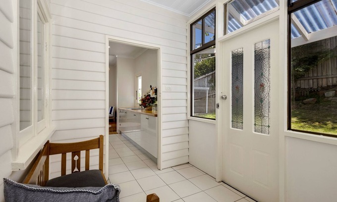 Montello House | Sea Glass Cottages: Family and friend's retreat Burnie - 3 minutes to the beach!