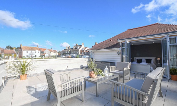 Walberswick Cottage | SEA GREEN COTTAGE, WALBERSWICK, pet friendly in Walberswick