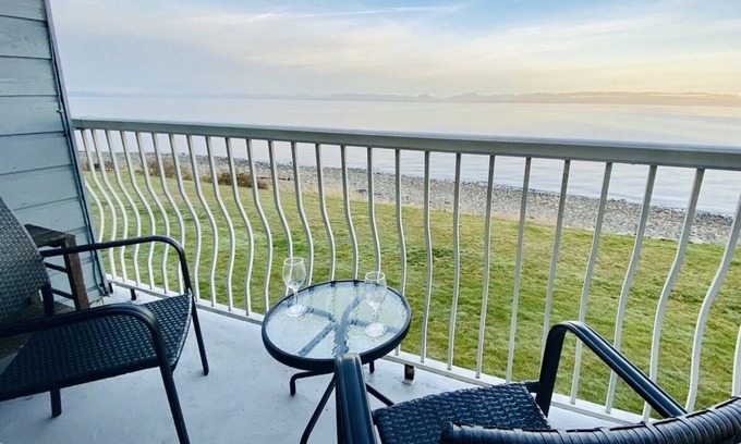 Courtenay Condo | Sea Haven on Bates Beach