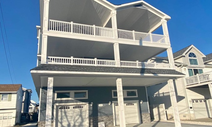 Townsend's Inlet House | SEA ISLE POOL - 6 Bedroom TownHouse with ELEVATOR/POOL in Townsends Inlet