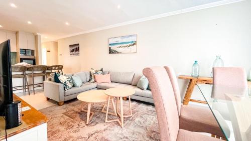 Pollok Beach Apartment | Sea La Vea Summerseas