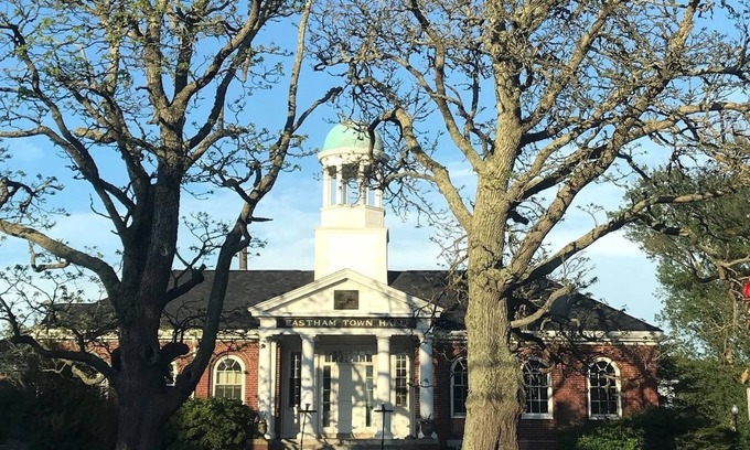 Eastham Cottage | “Sea La Vie”, a Sweet Cottage in the National Seashore!
