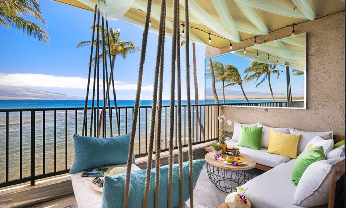 Maalaea Condo | Sea La Vie Secluded Oceanfront condo, Magical Sunrise romantic honeymoon Getaway