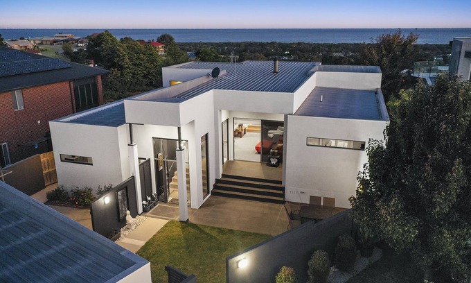 Lakes Entrance House | Sea Lakes Vista - Your Luxurious Lakes Entrance Retreat