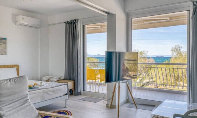 Vouliagmeni Apartment | Sea Like Home