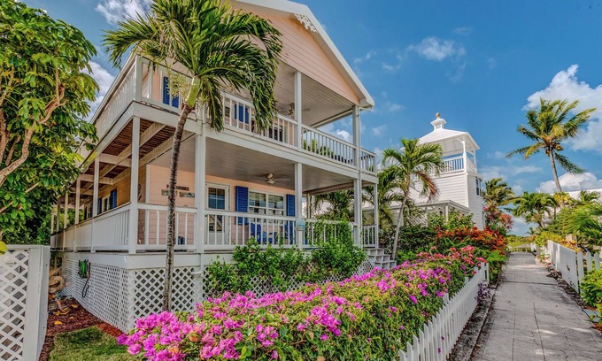 Hope Town House | Sea Merc: A Charming Haven with Captivating Views in Hope Town