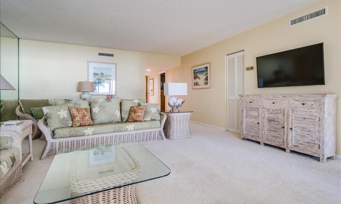 Downtown Boca Grande Historic District Apartment | Sea Oats 336 Condo