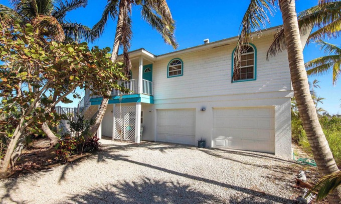 East Rocks House | Sea Oats: Your Tranquil Sanibel Island Retreat