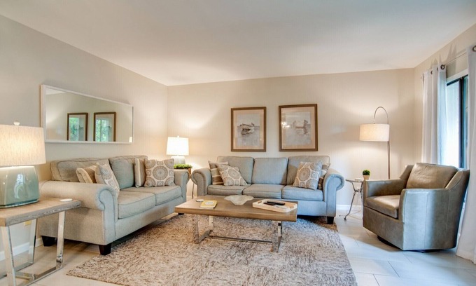 Harbour Town Condo | Sea Pines Resort! Gorgeous Pet-Friendly Retreat