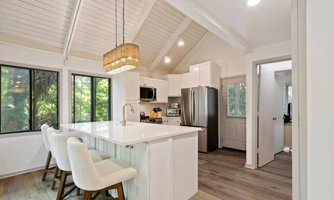 Oceanside Villa | Sea Pines Treehouse | Steps to Beach | Sleeps 6