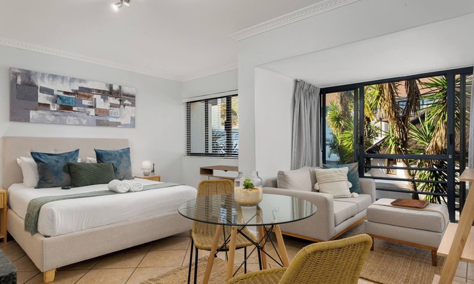 Sea Point Apartment | Sea Point Studio in Secure Complex