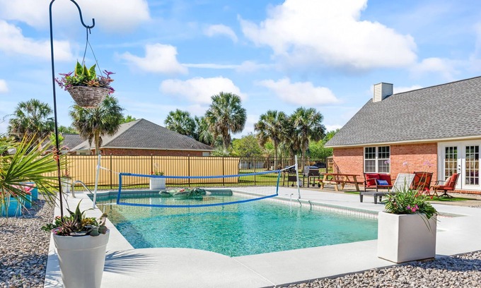 Navarre House | Sea Queen Retreat: Pool, Volleyball and Navarre Beach