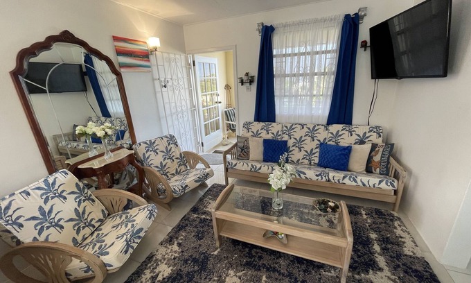 Enterprise Apartment | Sea Rocks Beach Apartments - Lovely 2 Bedroom Unit