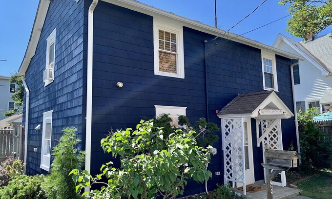 Bridgeport Cottage | Sea Salt Cottage Retreat - 2 mins to Seaside Park