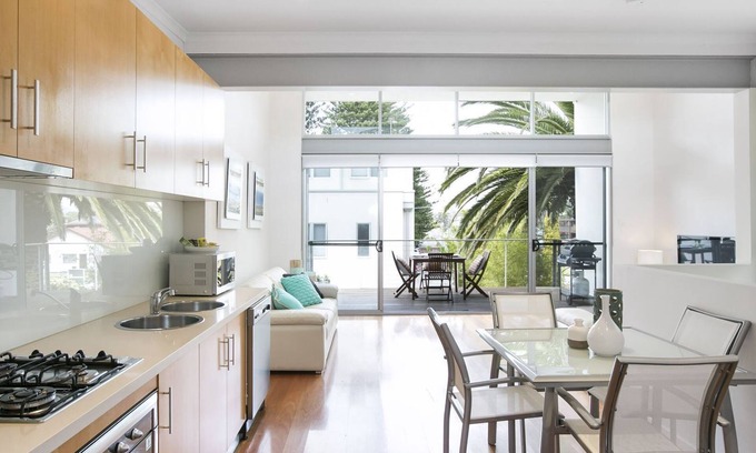 Thirroul House | SEA SALT - Footsteps to Thirroul Beach, Play Park and Anita's Theatre