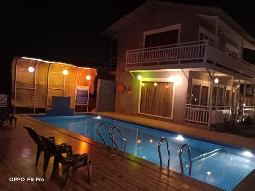 Arambol Resort | Sea Shell Beach Cottages & Suites