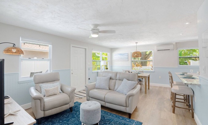South Sarasota House | Sea Shell Cottage: Pool, New Renovation, Sleeps 4