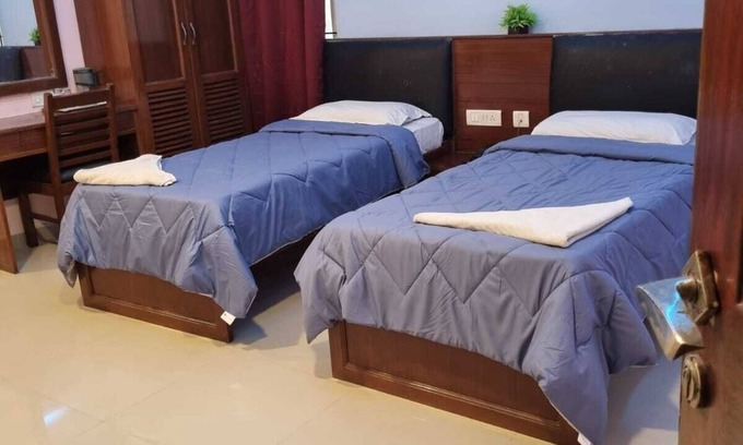 Thousand Lights Hotel | SEA SHELL PARK