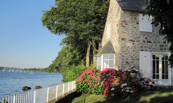 Plougastel-Daoulas House | Sea side house with a big garden