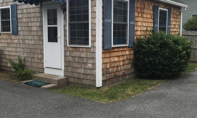 Pine Point Cottage | Sea Smoke Cottage Adorable Beachy Cottage Perfect Getaway For Two