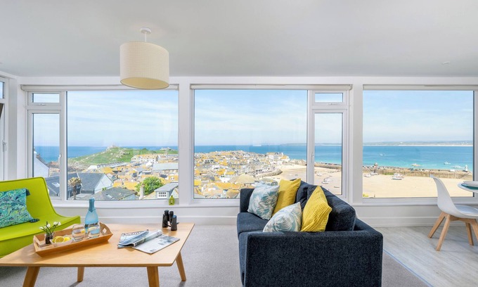 St Ives Apartment | Sea Spirit with best views panoramic of St Ives ever! Within walking distance of heart of St Ives and beaches. Allocated parking. Free WiFi.