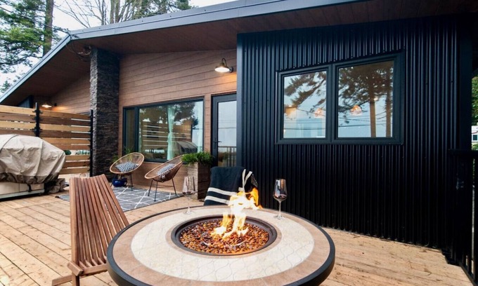Campbell River House | Sea,Sunrises,Sauna | Oceanfront Luxurious Retreat