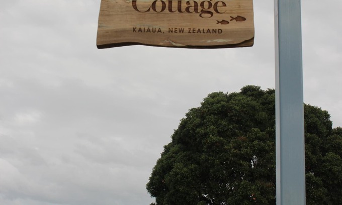 Kaiaua House | Sea Urchin Cottage offers a tranquil and picturesque escape from the city.
