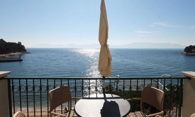 Drvenik Apartment | Sea View Apartment 33