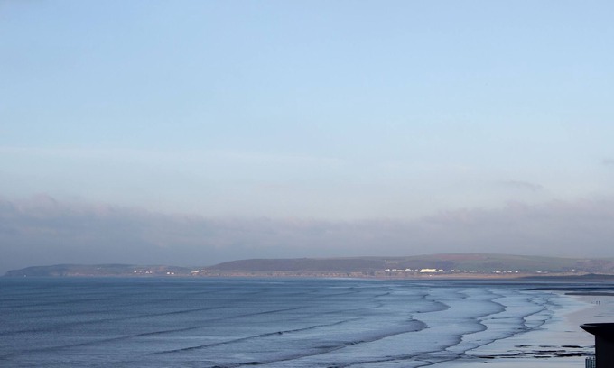 Westward Ho Apartment | Sea View apartment overlooking Bideford Bay and 5 minutes walk to the Beach