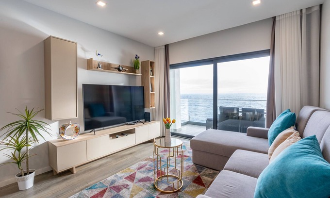 Gaula Apartment | Sea View Balcony by Madeira Sun Travel