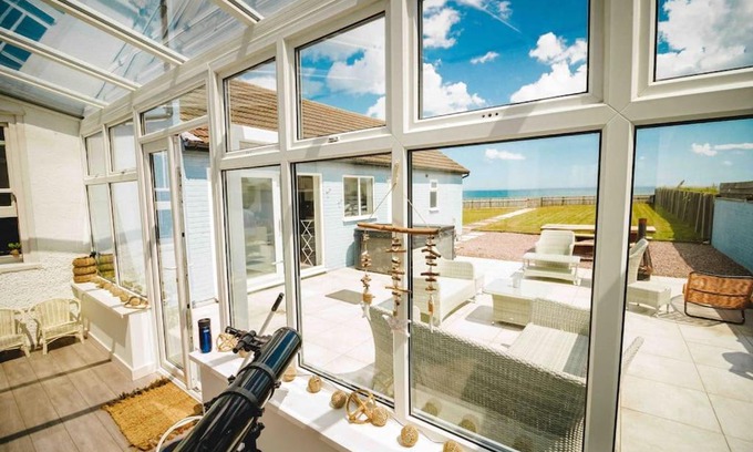 Walcott House | Sea View Beachfront House