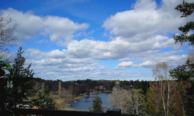 Tyreso O House | Sea-view cottage high up in the trees