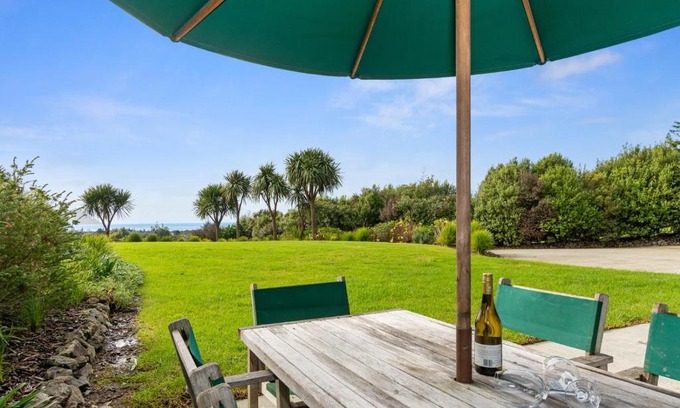 Ruakaka House | Sea View Cottage - Ruakaka Holiday Cottage