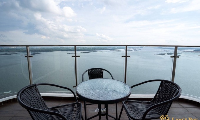 Central District Apartment | Sea View Country Garden Danga Bay by Lions Bay