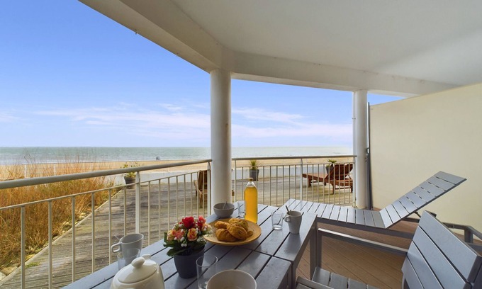 Bourgenay Apartment | Sea view - Flat for 4 at La Tranche sur Mer