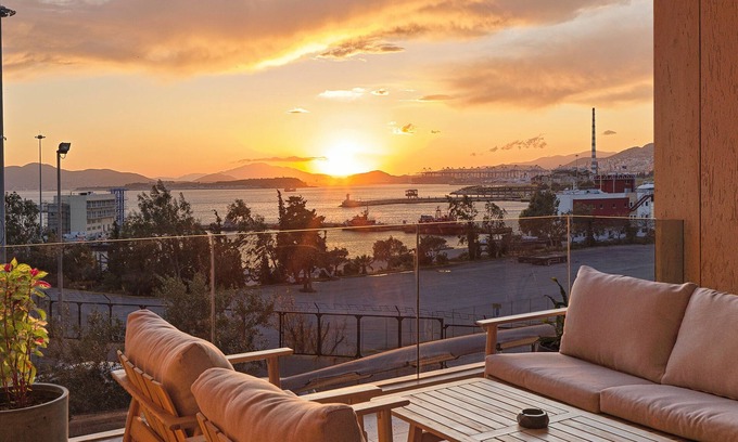 Piraeus House | Sea View Garden Suites