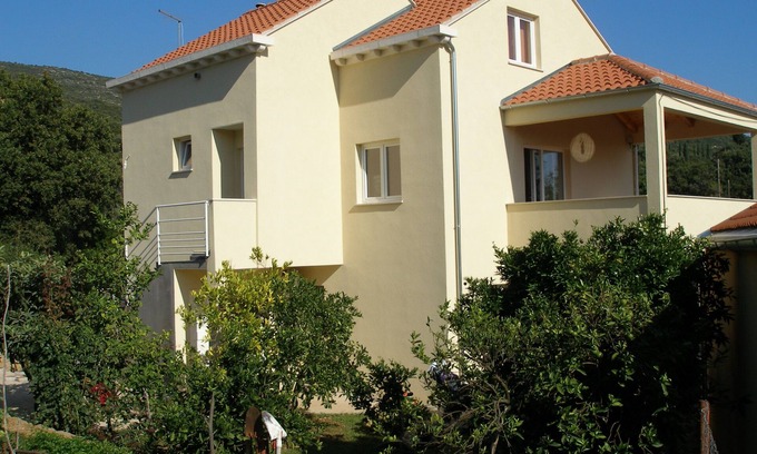 Molunat Apartment | Sea View Holiday House