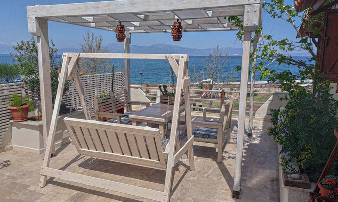 Kiato Apartment | Sea View Roof Garden Apartment