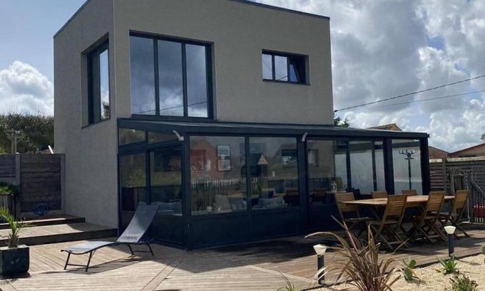 Saint-Marcouf Cottage | Sea view villa, beach access, parking and internet
