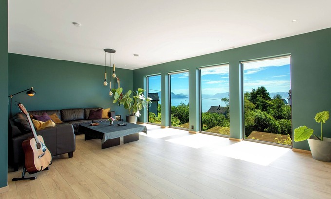 Leirvik Villa | Sea View Villa with 5 bedrooms, WiFi and AC in fabulous Stord Island