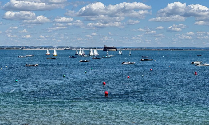 Seaview Apartment | Sea views at Quay Rocks