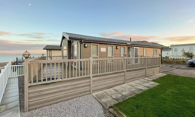 Rhyd-y-foel Cottage | Sea views don’t come much better than Sunset Lodge.